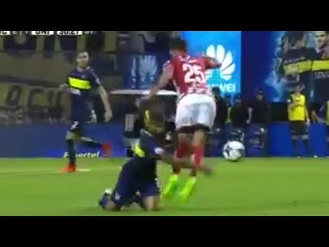 Wilmar Barrios TACLEO a un jugador de Union