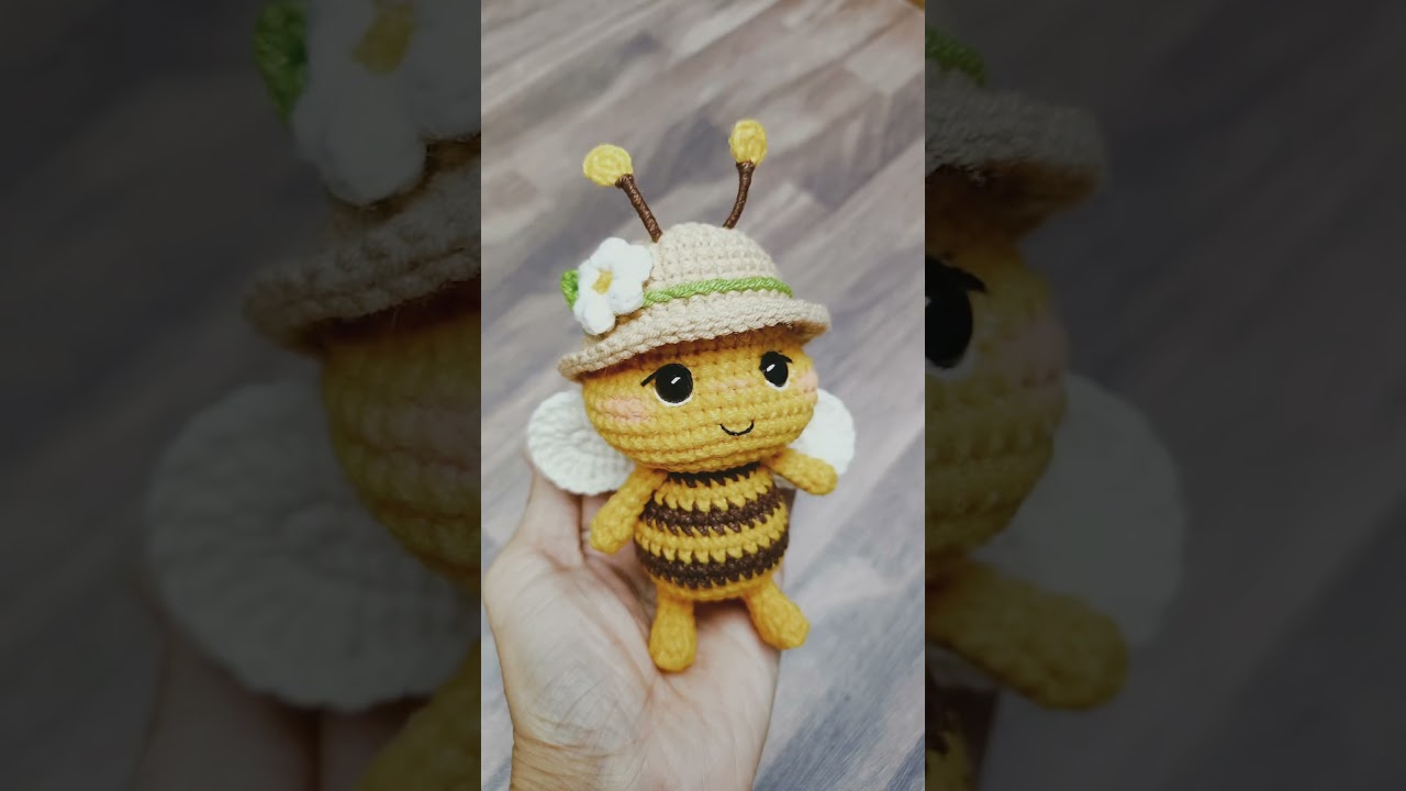 super cute bee keychain. #crochet #bee #beekind #keychain #handmade #easy #diy #cute #amigurumi