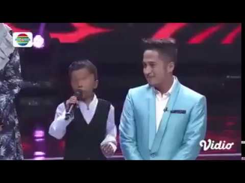Azzam- ibu ( semua orang menangis azam membawakan lagu ibu )
