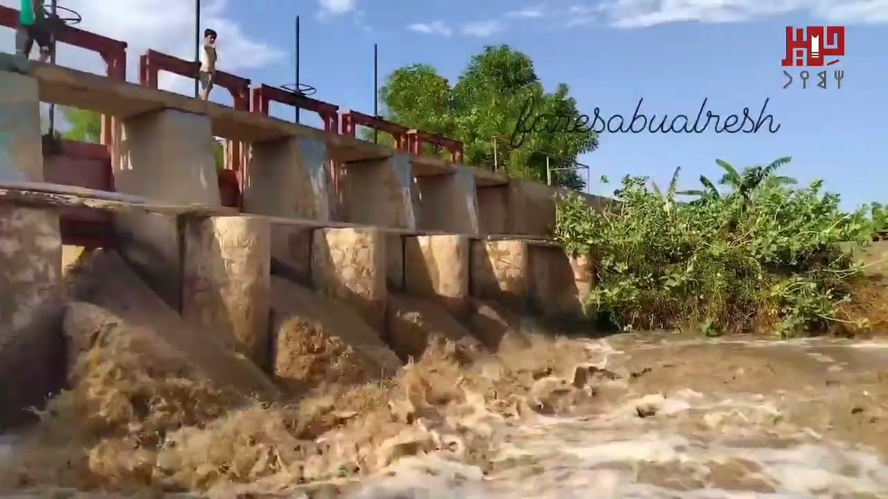 وصول سيل وادي بنا إلى منطقة باتيس في أبين