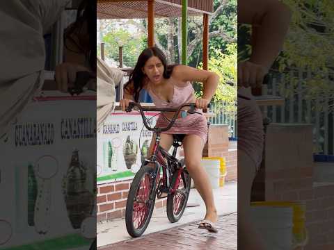 La bici 🚲 sorpresa 🎉 broma de humor 😍