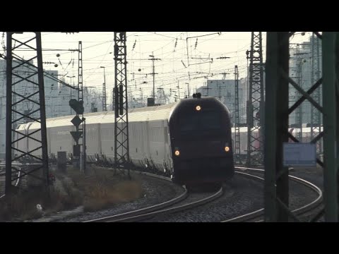 2 high speed trains: Austrian Railjet meet German InterCity
