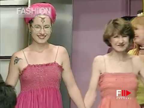 BETSEY JOHNSON Spring Summer 2000 New York - Fashion Channel
