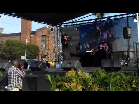 @Realmiech dropping it to her MEAN/STOUT SONG titled: Drop it on a big stage...