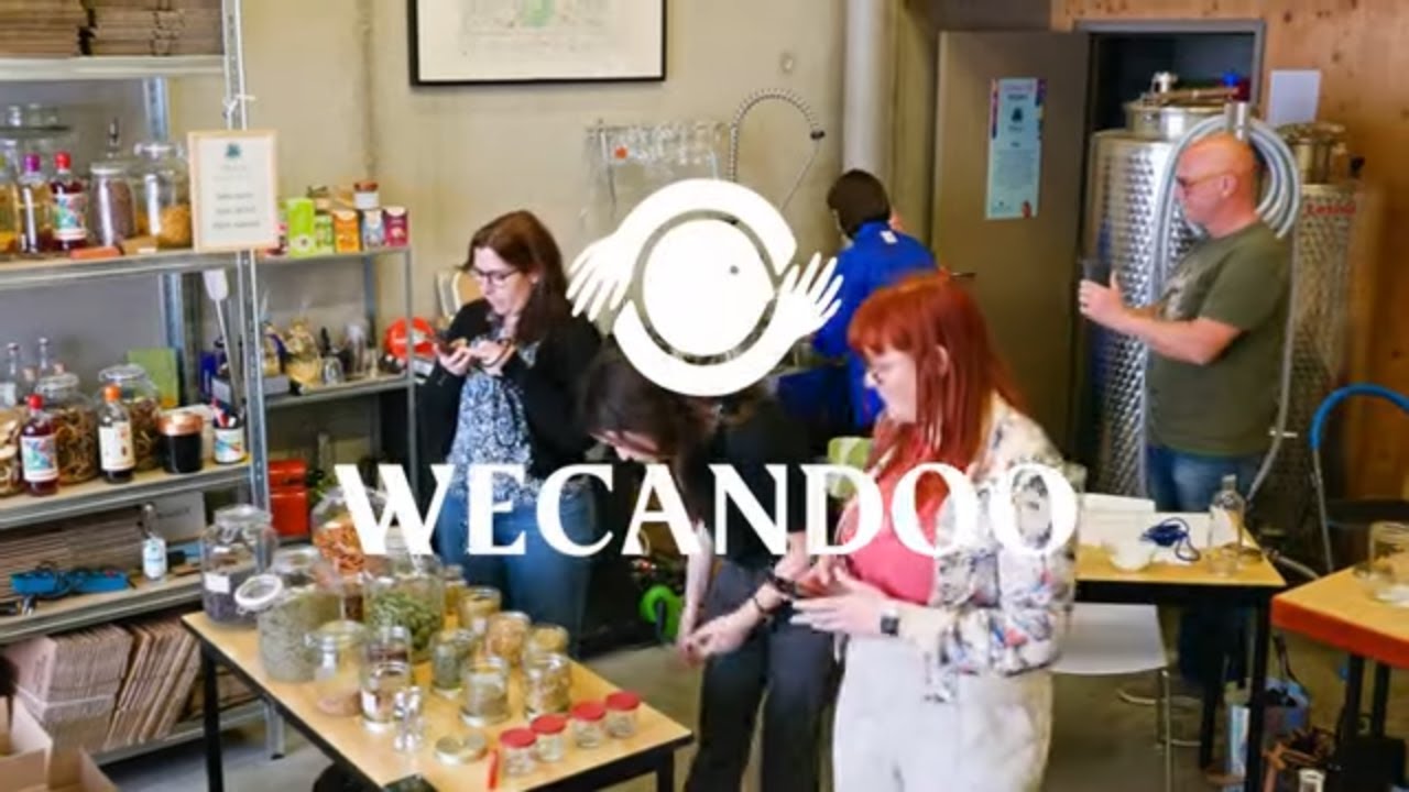 Réalisez votre liqueur naturelle avec Arnaud et Chloé - Vidéo