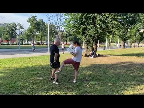 Elena Ilie antrenament de Kickboxing in Parc antrenor Florin Anghel Club Shinpo Bucuresti