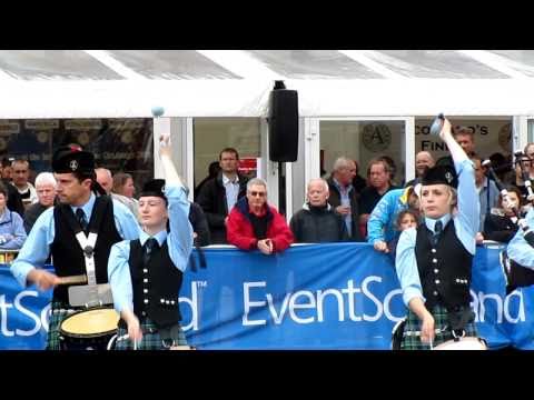 Piping in the Square: Inveraray & District Pipe Band 4/4 Marches