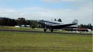 preview picture of video 'DC3 ZK DAK touch and go Ardmore NZ'