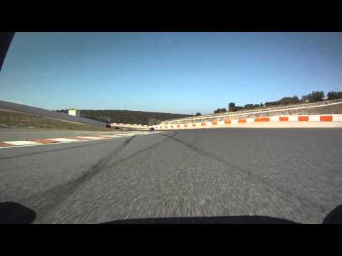 Sjfz5zVYAGQ.VIDEOONLINE