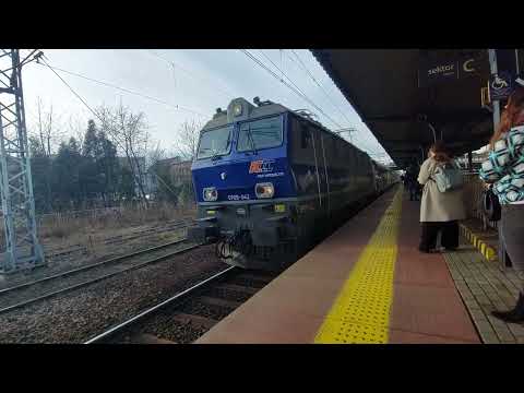 Wjazd pociągu EP09 - 042 IC 6302 SEMIRADZKI relacji Wrocław Główny - Przemyśl Główny na PKP Zabrze