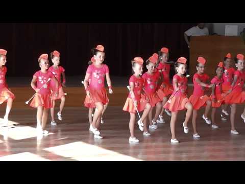 mini LEXY Kroměříž - pódiová formace - závěrečné vystoupení 17.6.15