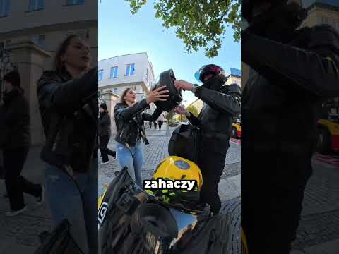 Chcecie Gabi jeszcze raz? 🤔 Może jakaś trasa, w mieście przez korki #viral #cbr #ulica #short #girl