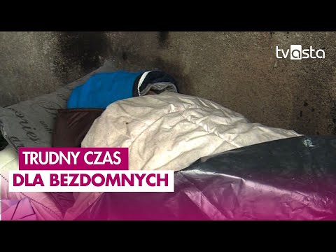 Guards and street workers visit the homeless