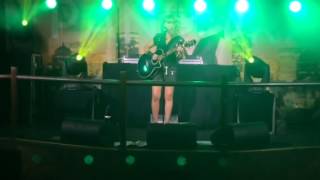 Don&#39;t Worry live acoustic by Pandora