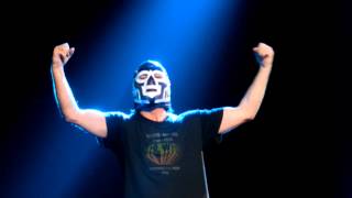 Pearl Jam Alive Concert Berlin 2012 (Eddie Vedder as a wrestler^^)