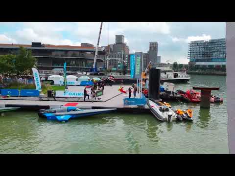 Rotterdam Hafenfest 01.09.2023 E1 Powerbot Racing Bot aus Wipeout wird verladen.