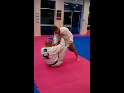 Basingstoke MMA Martial Arts - Sacrifice throw and groundwork tutorial