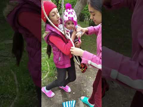 Bacılar Mərvəni yellədirlər