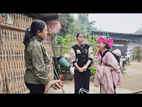 Suddenly, Yen Chi's younger sister arrived and asked for help