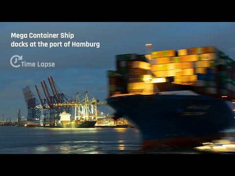 CSCL Star Ultra Large Container Ship docks at the port of Hamburg - Time Lapse in 4k - Zeitraffer