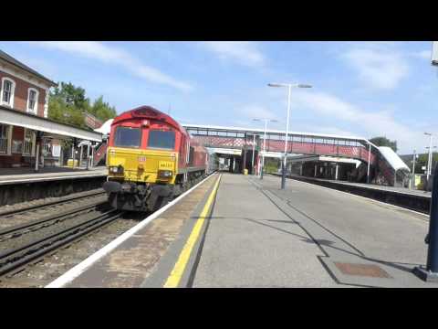 Class 66 152 at St Denys with 6 tone.