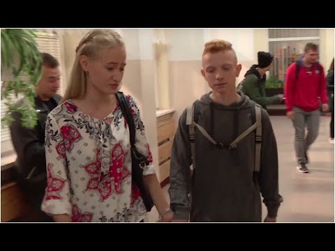 Kości na środkowym palcem na nodze Koślawe zniekształcenie stawu kolanowego na zdjęciach dzieci
