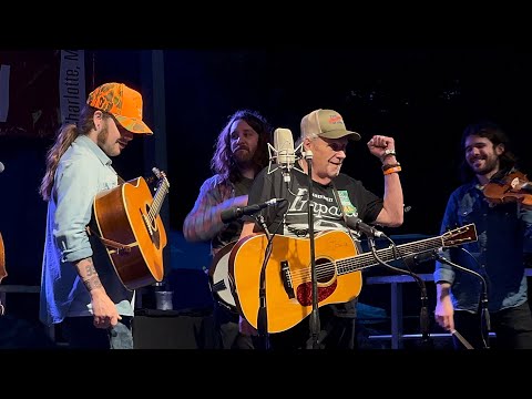 Billy Strings & Dad “Little Cabin Home on the Hill” w/ Terry Barber 6/19/25 Charlotte Bluegrass