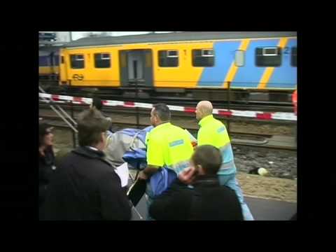 Trein ongeluk station Arnhem - 21-11-2006