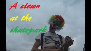 preview picture of video 'A Clown at the Skatepark !'