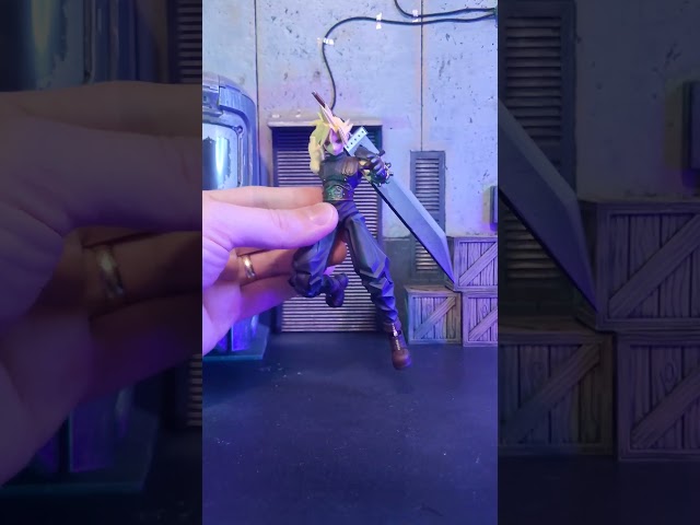 Vídeo relacionado con Cloud Strife Action Fig. 15 cm Final Fantasy VII Remake Bring Arts