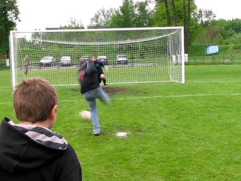 Gregorio Taggio - Tadek strzela karnego na Niwce