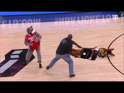 Mark Henry Inducted The Houston Rockets Mascot Into The Hall Of Pain
