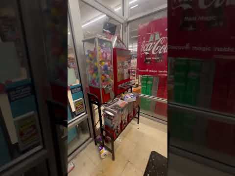 Confronting looters at family dollar in Buffalo Ny during winter storm