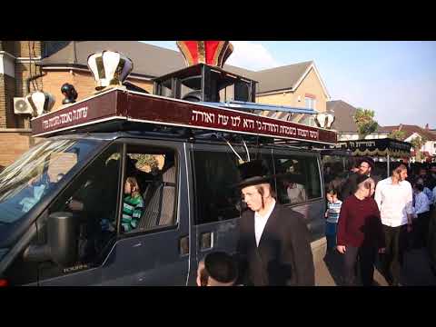 Hachnosas Sefer Torah in Stamford Hill