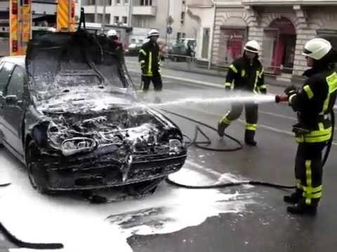 Feuer in Kasseler Südstadt: Autobrand auf der Frankfurter Straße