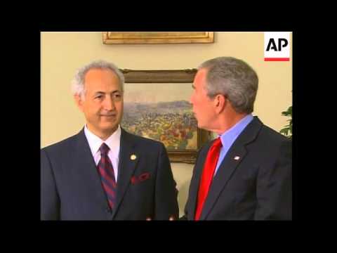 Bush recieves credentials of Iraqi ambassdor