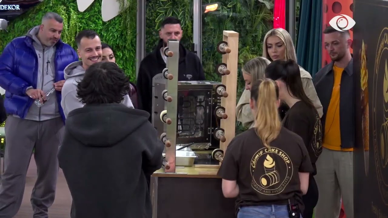 Juela nis përgatitjen e ëmbëlsirës ‘Chimney’