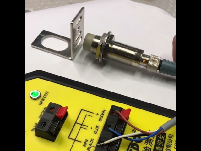 Vídeo relacionado con Heschen M30 Interruptor capacitivo de sensor de proximidad, distancia de detección de 1-20 mm, 20-250VAC 400 mA 2 cables (AC NC, SZC-M30-20AC)