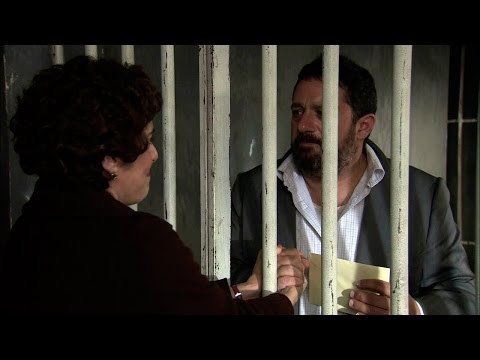 Amar C515 - Benigna gives Fortunato a letter from Encarna