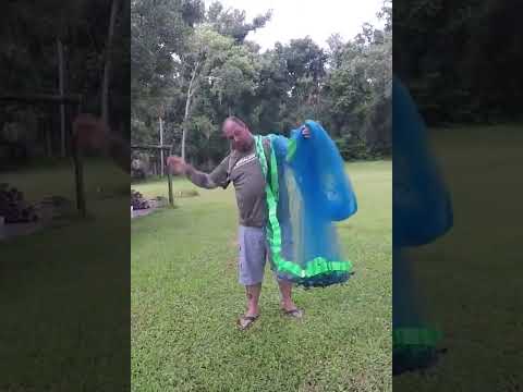 Wie man ein großes Wurfnetz wirft #shorts