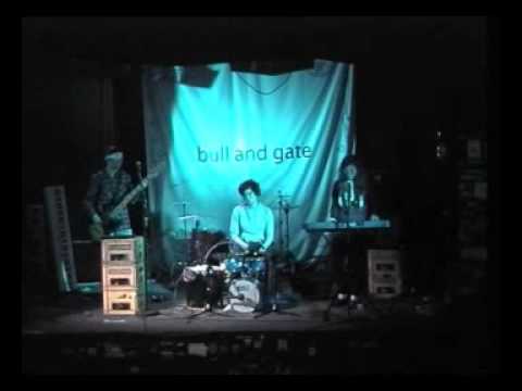 Mary and the baby cheeses - Troubleturned twins (live at The Bull and Gate)