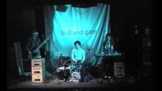 Mary and the baby cheeses - Troubleturned twins (live at The Bull and Gate)