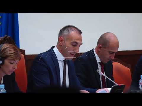 Ligji për gjuhët në procedurë parlamentare me polemika mes pushtetit dhe opozitës