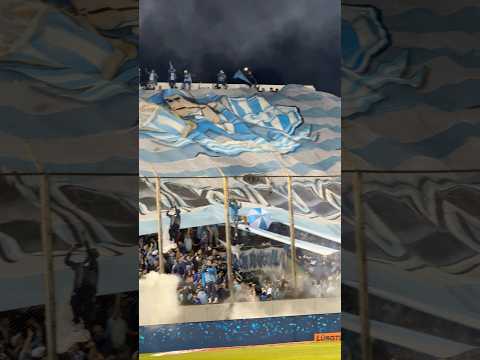 "¡Tremendo recibimiento para el Decano! " Barra: La Inimitable &bull; Club: Atlético Tucumán &bull; País: Argentina