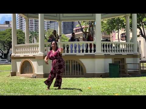 ʻUheʻuhene - "Tonight You Belong to Me" with Hula