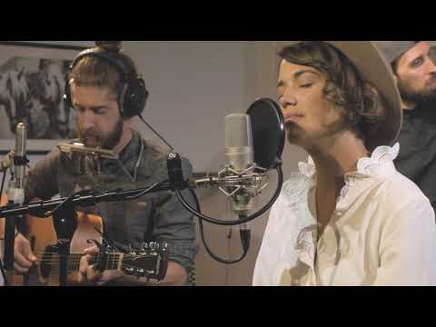 Clara Louise - Deine Heimat (Live aus dem Musikladen in Salzburg)