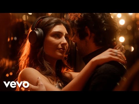  Pierre Bachelet – Elle est d’ailleurs