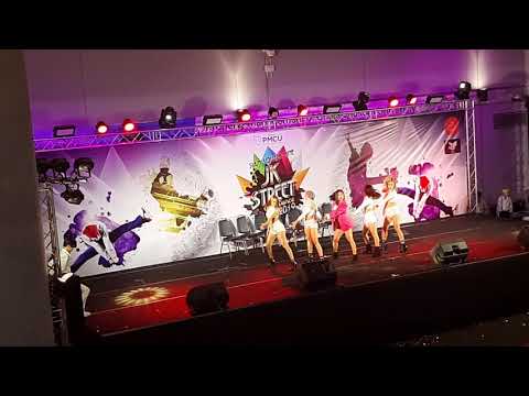 1Track Cover BTS @SIAM SQUARE ONE