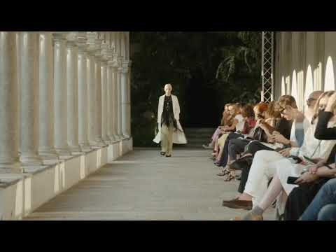 Fran Summers opened Alberta Ferretti SS 2022 and Etro SS 2022 Milan september 2021