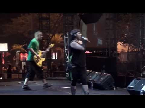 Bagga Bownz in Indonesia, Java Rockin' Land 2009 (complete clip)